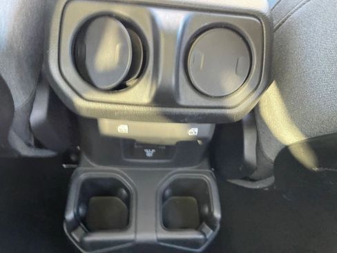 Used 2025 Jeep Wrangler Unlimited Rubicon image 24