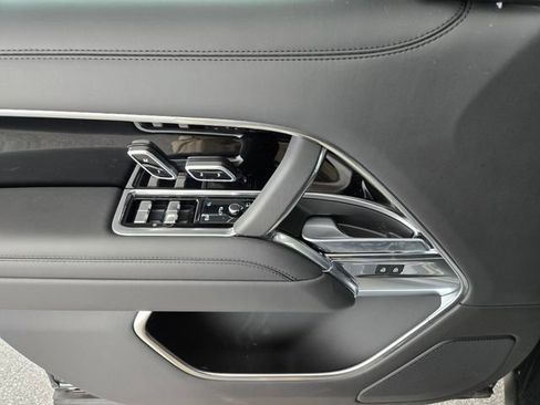 New 2025 Land Rover Range Rover SE image 19