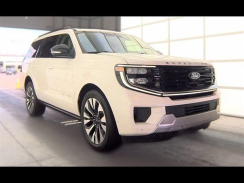 Used 2025 Ford Expedition Platinum w/ Driver's Package AWD/4WD image 2
