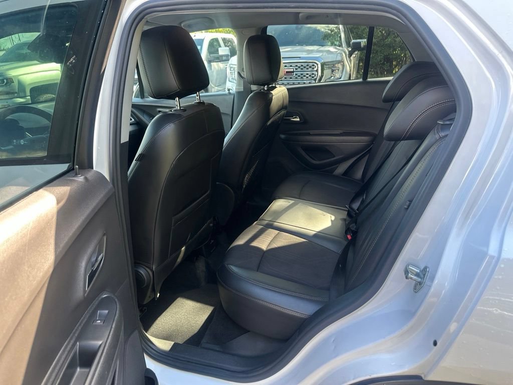 Used 2018 Chevrolet Trax LT w/ Redline Edition AWD/4WD image 32