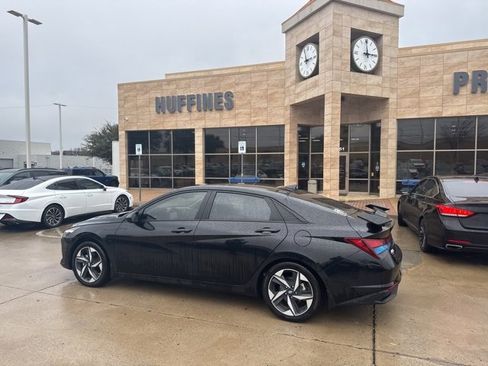 Certified 2023 Hyundai Elantra SEL w/ Convenience Package image 2