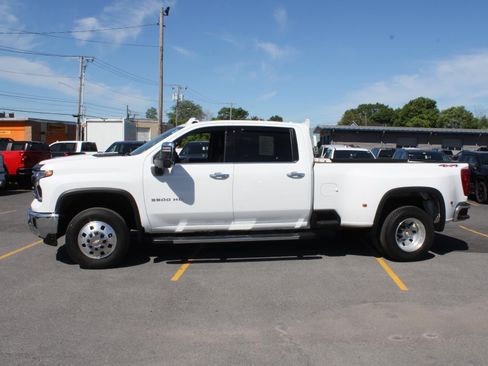 Used 2024 Chevrolet Silverado 3500 LTZ w/ LTZ Convenience Package AWD/4WD image 5