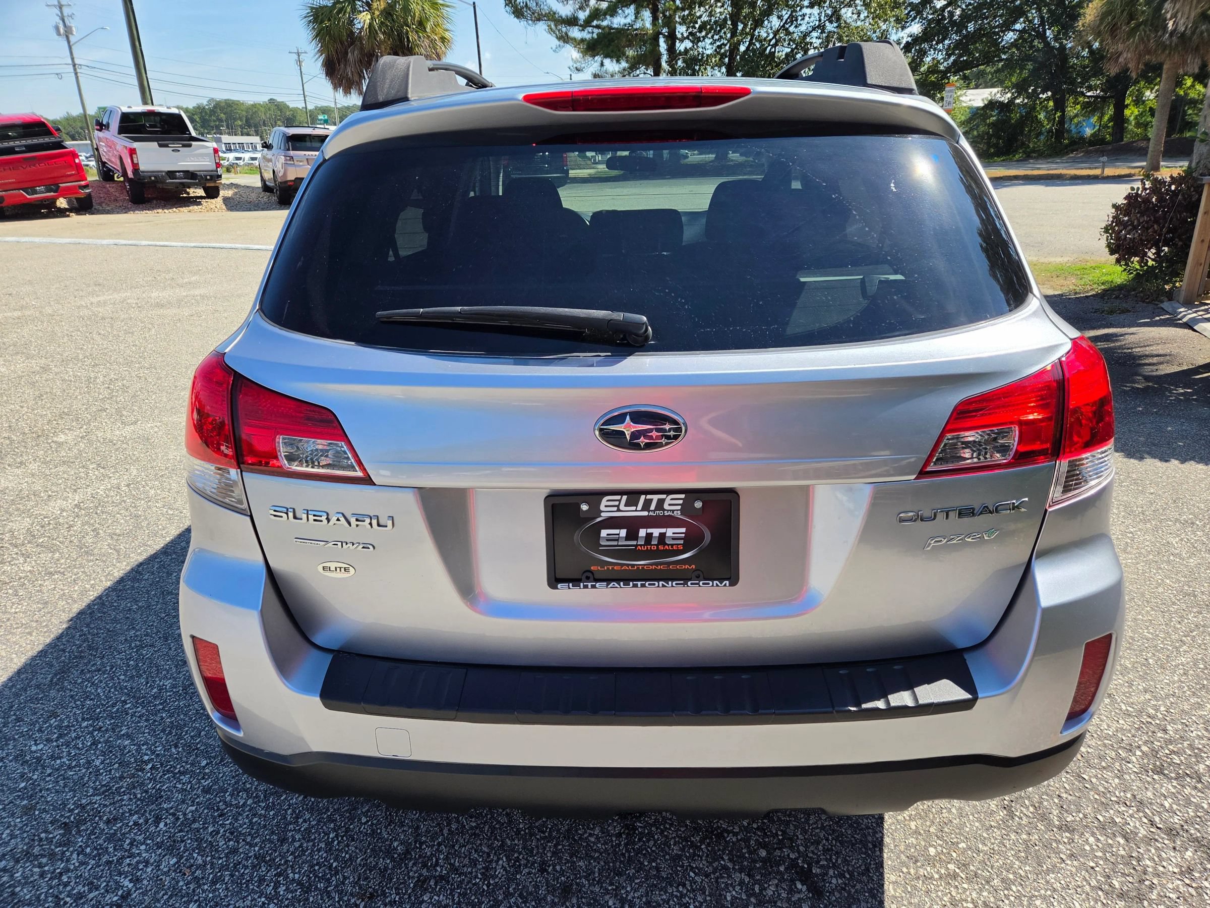 Used 2013 Subaru Outback 2.5i Premium w/ All-Weather Pkg AWD/4WD image 6