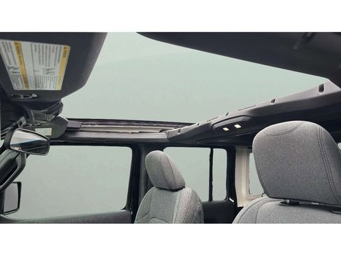 Used 2025 Jeep Wrangler Sahara w/ Safety Group image 10