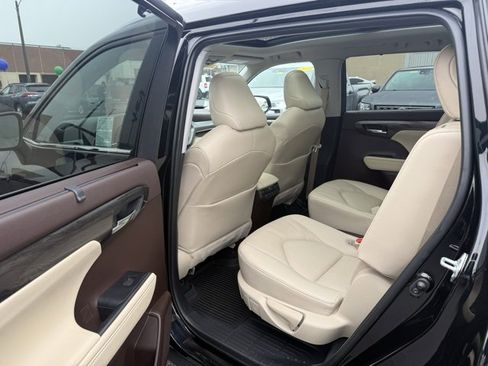 Used 2021 Toyota Highlander Platinum image 10