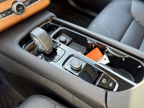 Used 2024 Volvo XC90 B6 Plus image 23