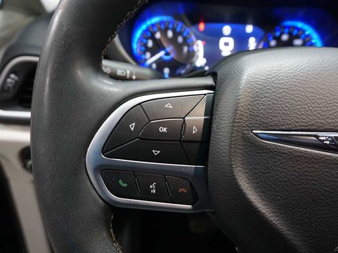 Used 2022 Chrysler Pacifica Touring-L image 23