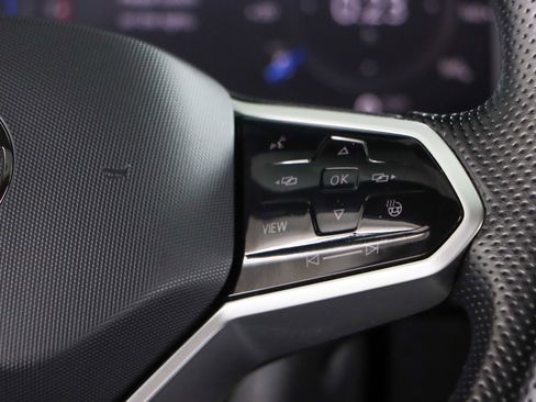 Used 2022 Volkswagen Tiguan SEL R-Line image 14