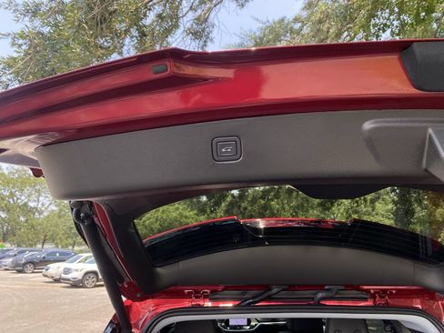 Used 2020 Chevrolet Blazer LT w/ Sound & Technology Package FWD image 31