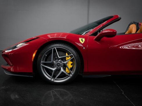 Used 2021 Ferrari F8 Tributo RWD image 5