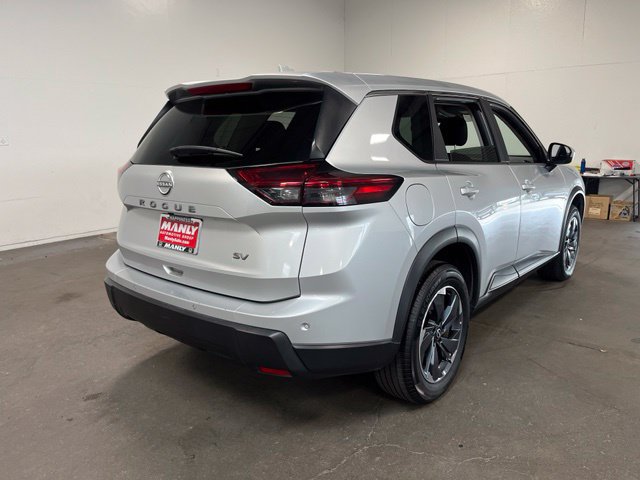 Used 2024 Nissan Rogue SV FWD image 3