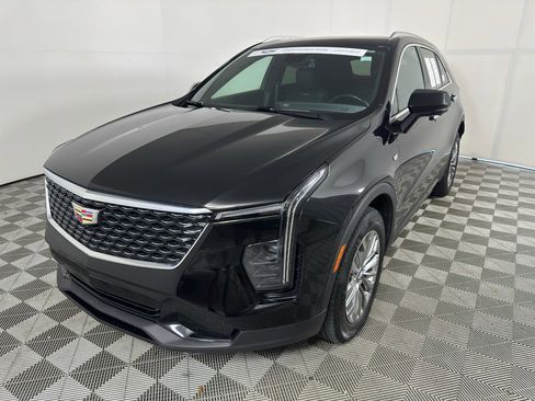Certified 2025 Cadillac XT4 Premium Luxury FWD image 1