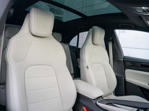 New 2026 Porsche Macan 4 Electric AWD/4WD image 25