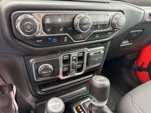 Used 2023 Jeep Wrangler Unlimited w/ Cold Weather Group AWD/4WD image 20