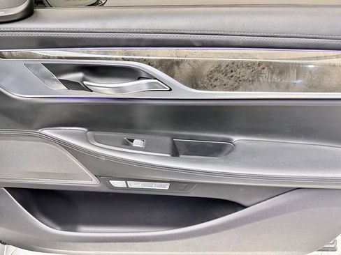 Used 2016 BMW 750i xDrive image 16