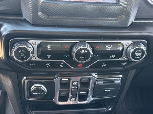 Used 2021 Jeep Wrangler Unlimited Sahara AWD/4WD image 29