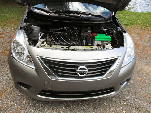 Used 2012 Nissan Versa SV FWD image 7