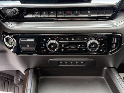 Used 2024 Chevrolet Silverado 3500 High Country w/ Technology Package image 35