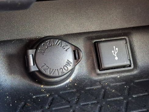 Used 2020 Toyota RAV4 XLE w/ Convenience Package image 24