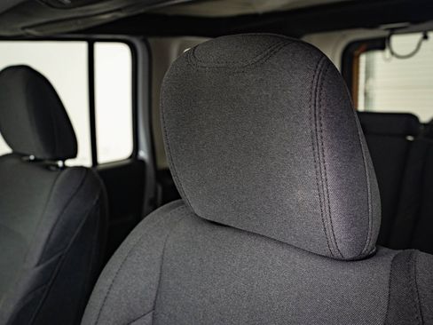 Used 2024 Jeep Wrangler Unlimited image 22