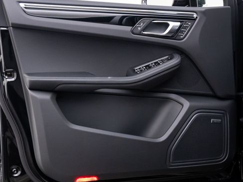 Certified 2026 Porsche Macan AWD/4WD image 14