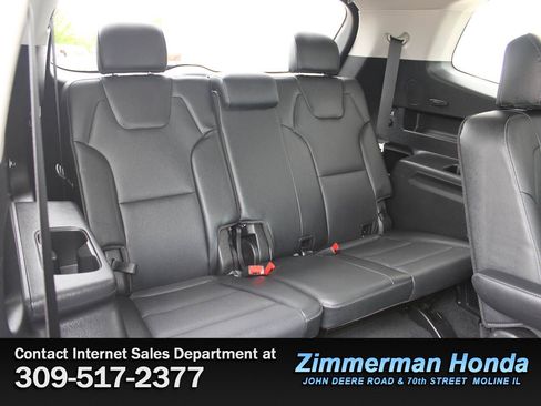 Used 2024 Kia Telluride EX w/ EX Captain's Chair Package AWD/4WD image 7