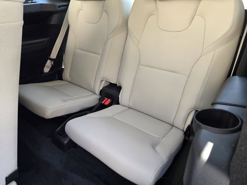 Certified 2025 Volvo XC90 B5 Plus w/ Protection Package Premier image 33