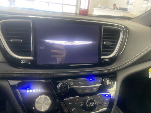 New 2026 Chrysler Pacifica Select image 27