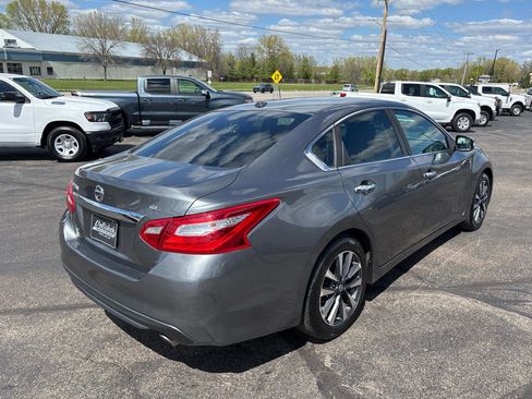 Used 2016 Nissan Altima 2.5 SL w/ 2.5 Technology w/LED Package FWD image 3