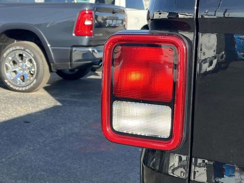 Used 2022 Jeep Gladiator Sport image 10