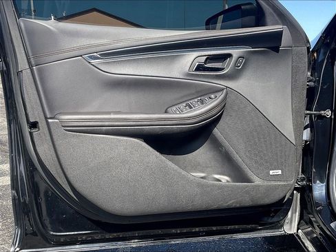 Used 2018 Chevrolet Impala Premier FWD image 23