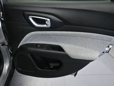 Used 2022 Jeep Compass Latitude FWD image 30