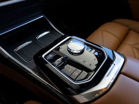 Used 2023 BMW 740i RWD image 18