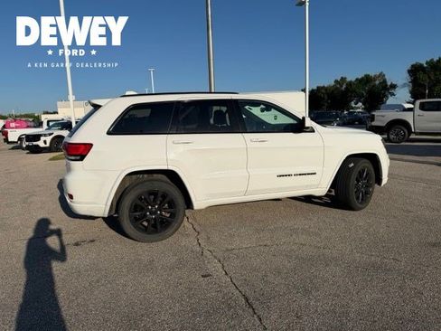 Used 2017 Jeep Grand Cherokee Altitude AWD/4WD image 15