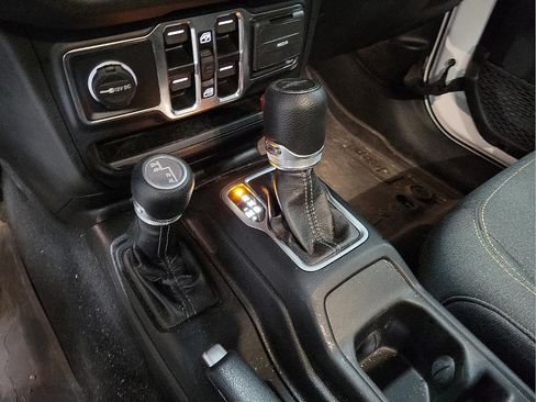 Used 2024 Jeep Gladiator Sport AWD/4WD image 20