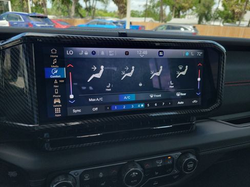 Used 2024 Jeep Gladiator Rubicon w/ Technology Group AWD/4WD image 19