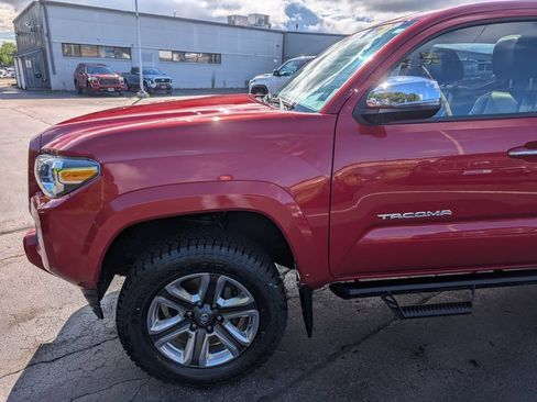 Used 2019 Toyota Tacoma Limited AWD/4WD image 2