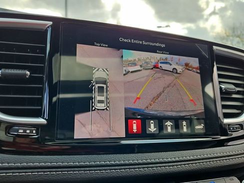 New 2026 Chrysler Pacifica Limited w/ Uconnect Theater Family Group image 12