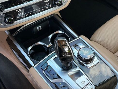Used 2016 BMW 750i image 29