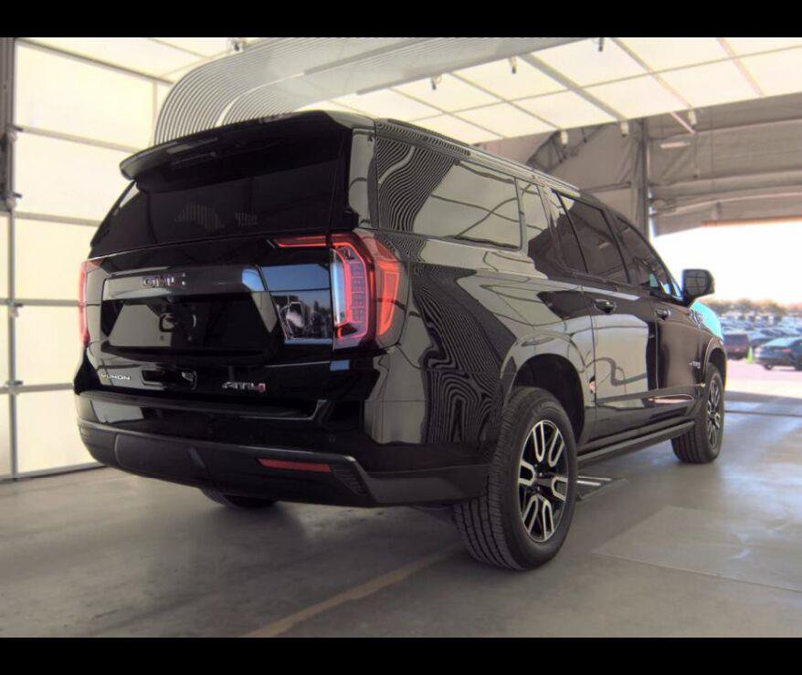 Used 2023 GMC Yukon XL AT4 w/ Technology Package AWD/4WD image 9