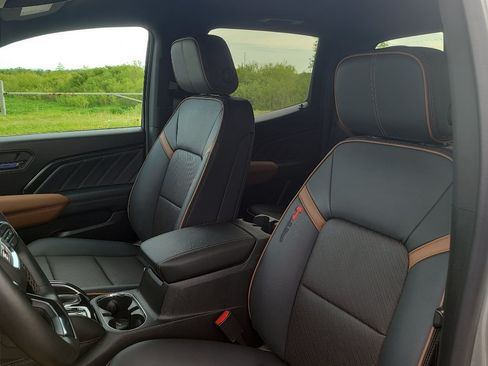 Used 2024 GMC Canyon AT4 w/ AT4 Premium Package AWD/4WD image 18