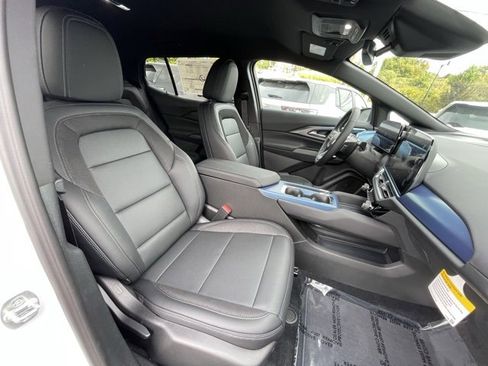 New 2026 Chevrolet Equinox EV LT image 31