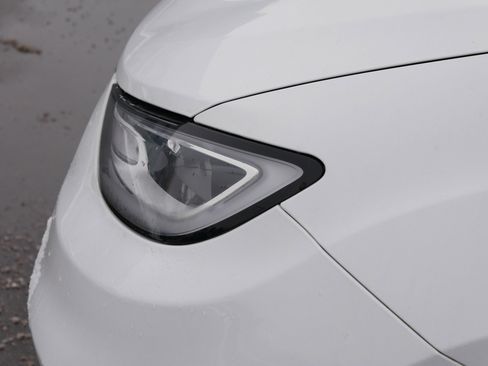 Used 2024 Chrysler Pacifica Touring-L image 16