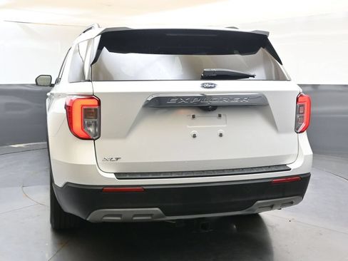 Used 2021 Ford Explorer XLT w/ Equipment Group 202A RWD image 4