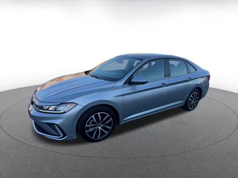 Used 2025 Volkswagen Jetta SE image 8