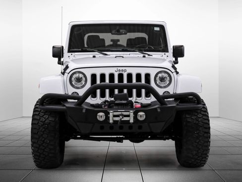 Used 2018 Jeep Wrangler Sahara w/ Connectivity Group AWD/4WD image 5