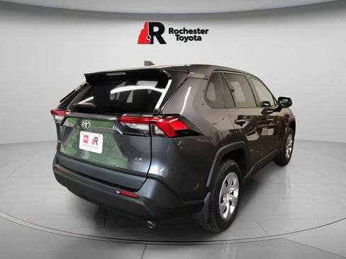 Used 2022 Toyota RAV4 LE AWD/4WD image 6