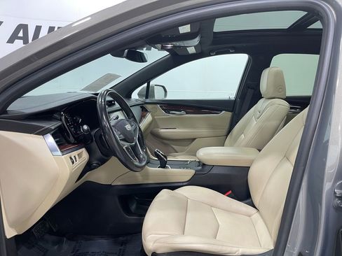 Used 2018 Cadillac XT5 Luxury w/ Driver Awareness Package image 14