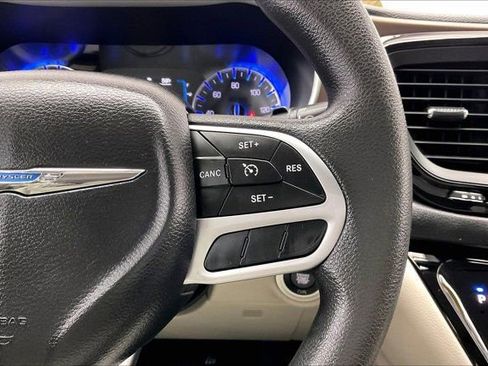 Used 2017 Chrysler Pacifica LX image 22