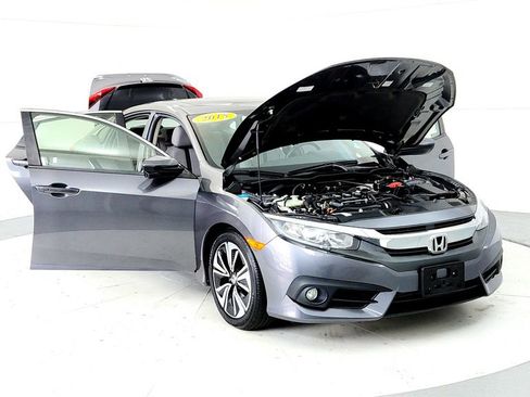 Used 2018 Honda Civic EX-T image 9